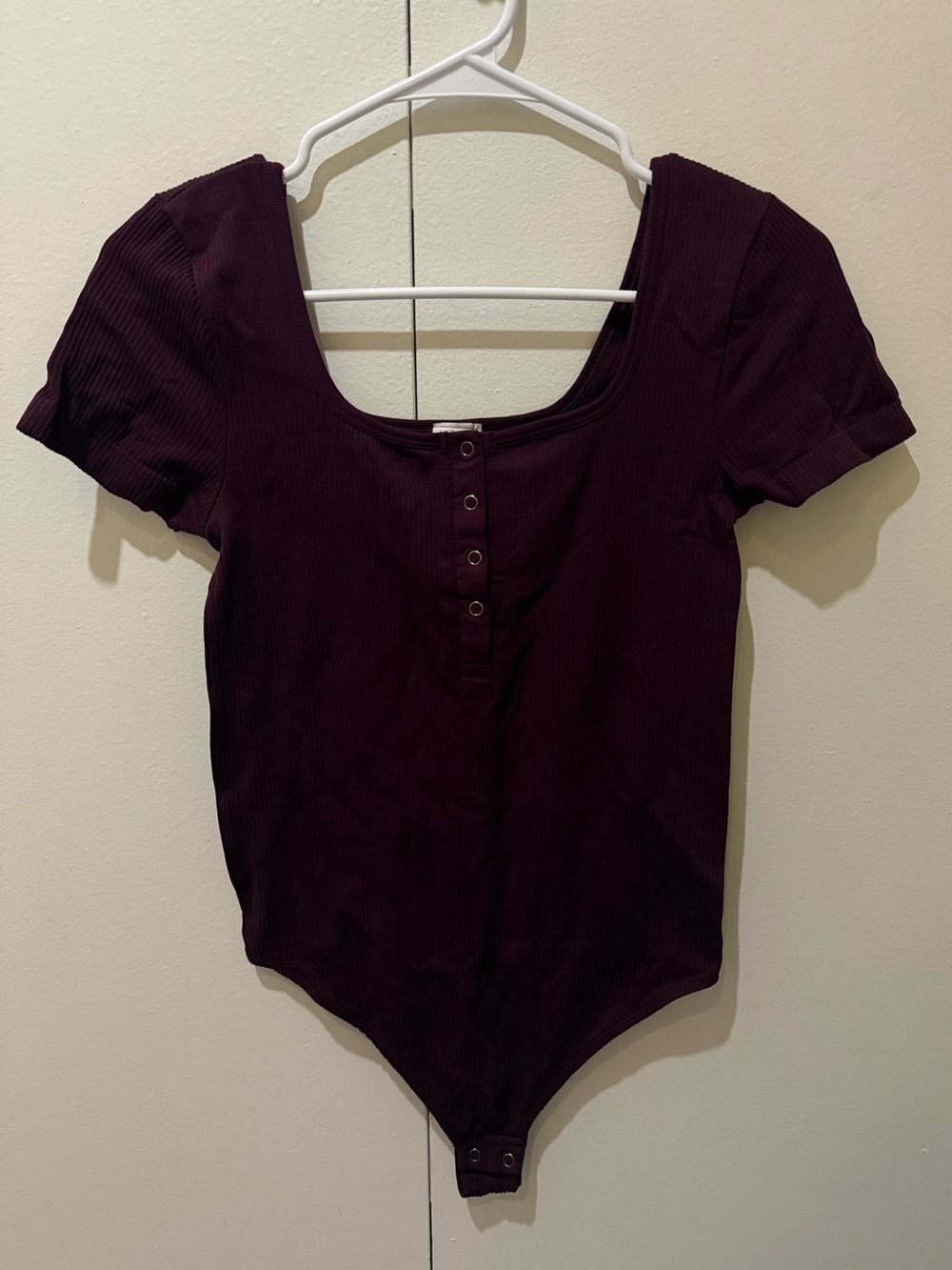 SO Short-Sleeve Ribbed Plum Scoop-Neck Bodysuit
